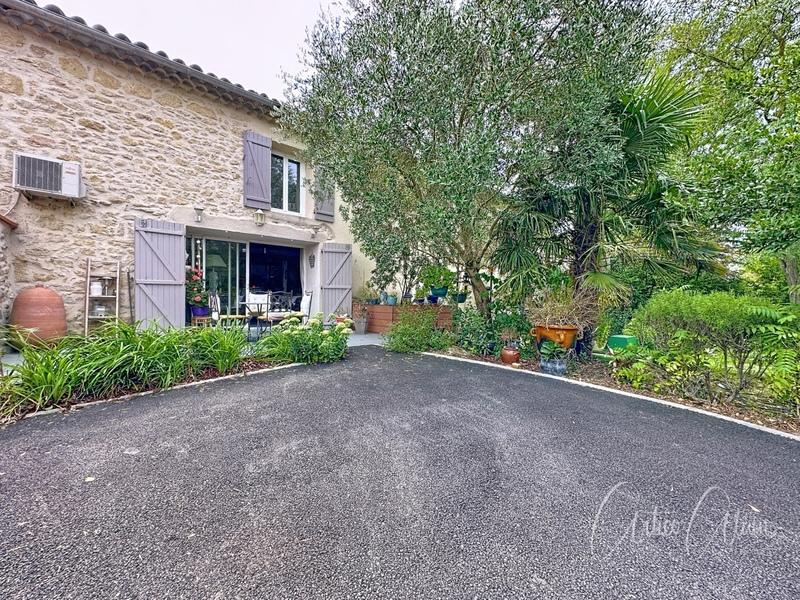 Maison - 253 m² - 8 pièces