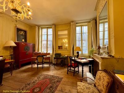 Maison - 230 m² - 8 pièces