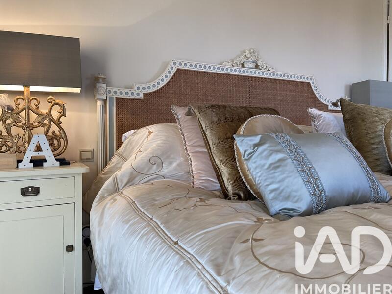 Maison - 470 m² - 13 pièces