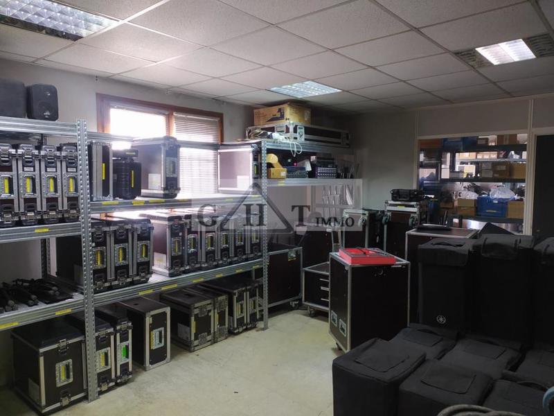 Entrepôt - 1 100 m²