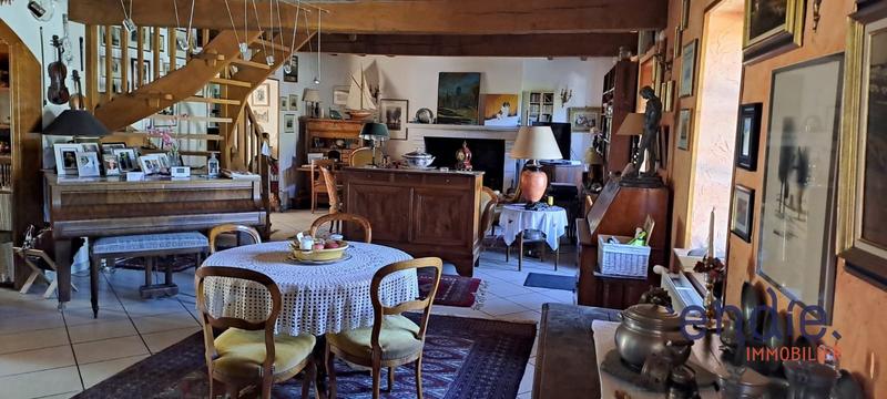 Maison - 230 m² - 10 pièces