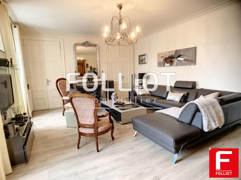 Maison - 250 m² - 8 pièces