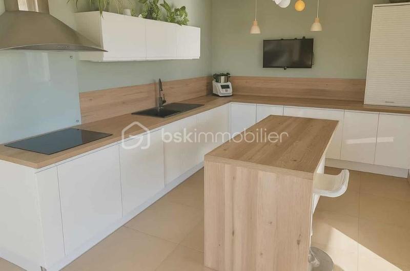 Maison - 205 m² - 7 pièces