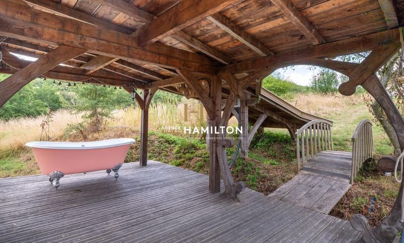 Propriété - 282 m² - 11 pièces