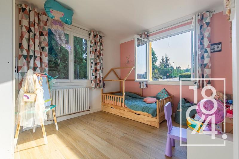 Maison - 300 m² - 6 pièces