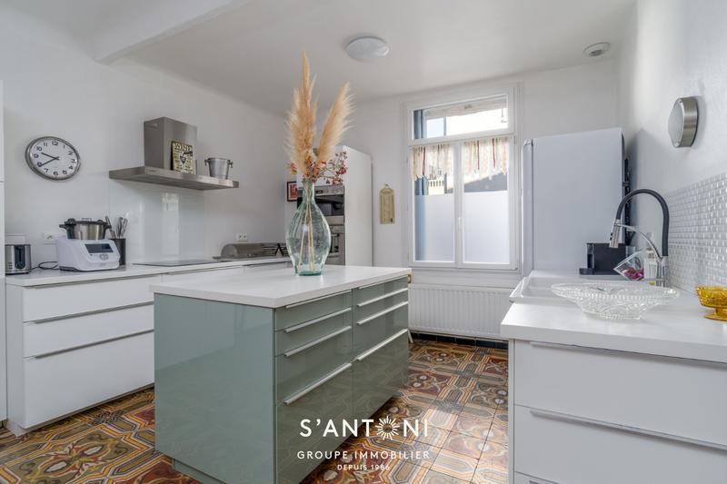 Maison - 201 m² - 7 pièces