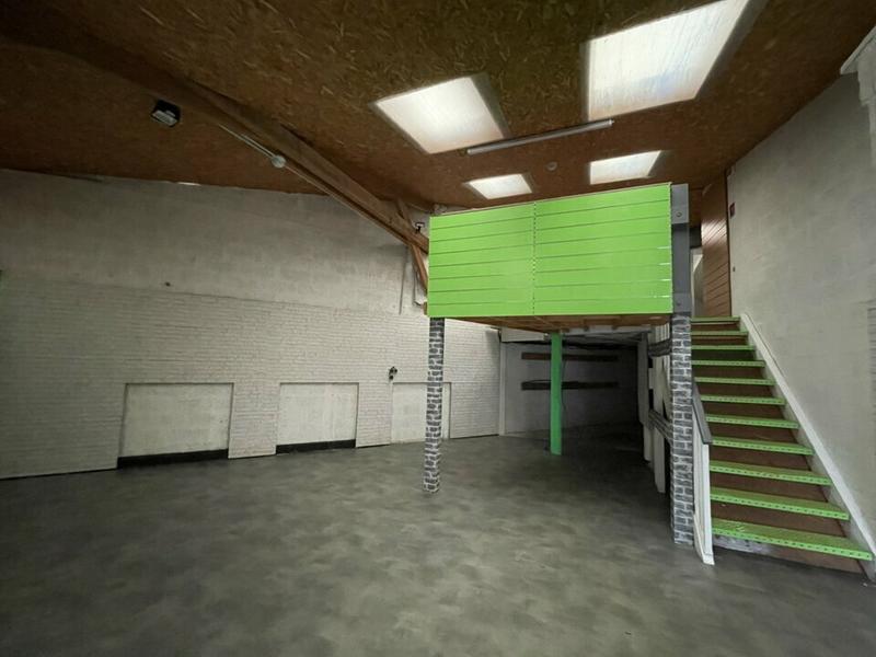 Local d'activité / Entrepôt - 96 m²