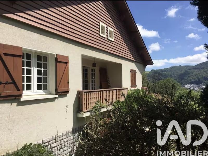 Maison - 275 m² - 10 pièces