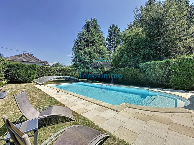 Villa - 216 m² - 8 pièces