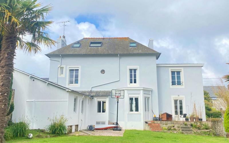 Demeure - 234 m² - 10 pièces