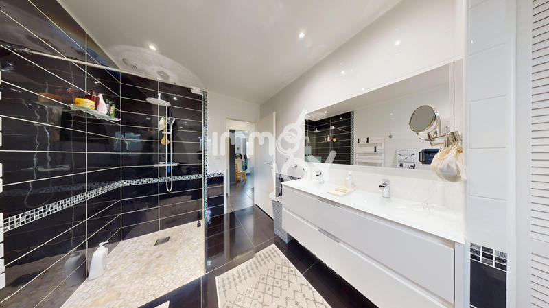 Maison - 170 m² - 7 pièces