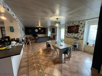 Maison - 222 m² - 10 pièces