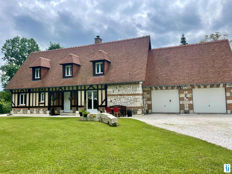 Maison - 220 m² - 5 pièces