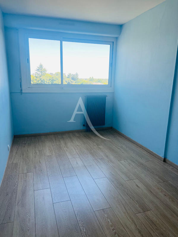 Appartement - 100 m² - 5 pièces