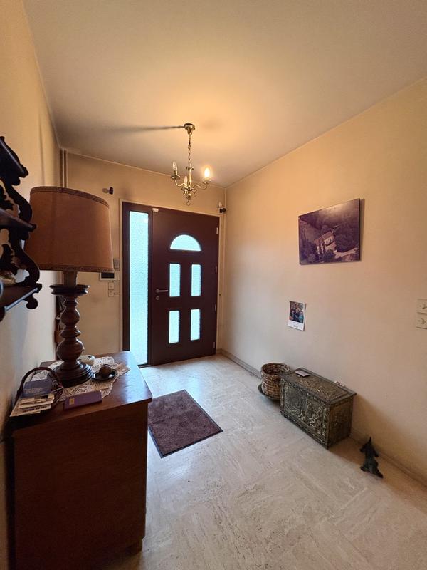 Maison - 241 m² - 8 pièces