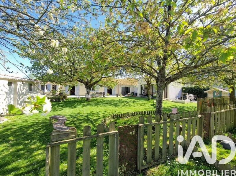 Maison - 214 m² - 8 pièces