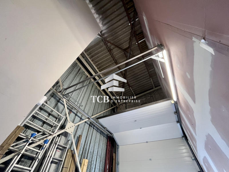 Local d'activités - 145 m²