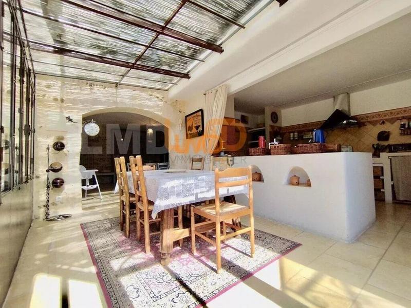 Maison - 300 m² - 11 pièces