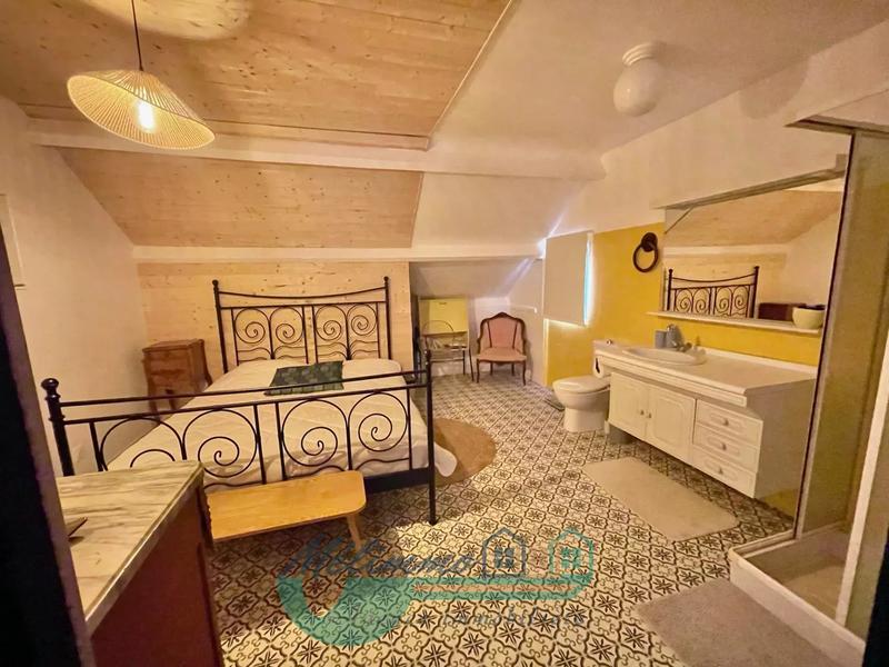 Maison - 165 m² - 9 pièces