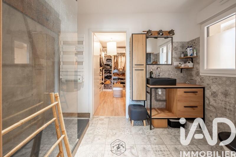 Maison - 230 m² - 7 pièces