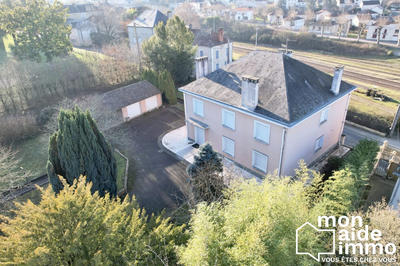 Maison - 300 m² - 15 pièces