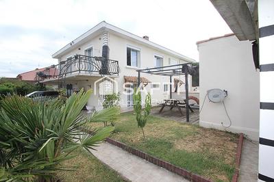 Maison - 200 m² - 7 pièces