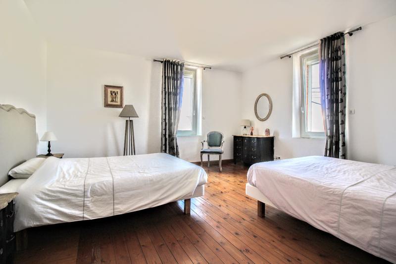 Maison bourgeoise - 319 m² - 8 pièces