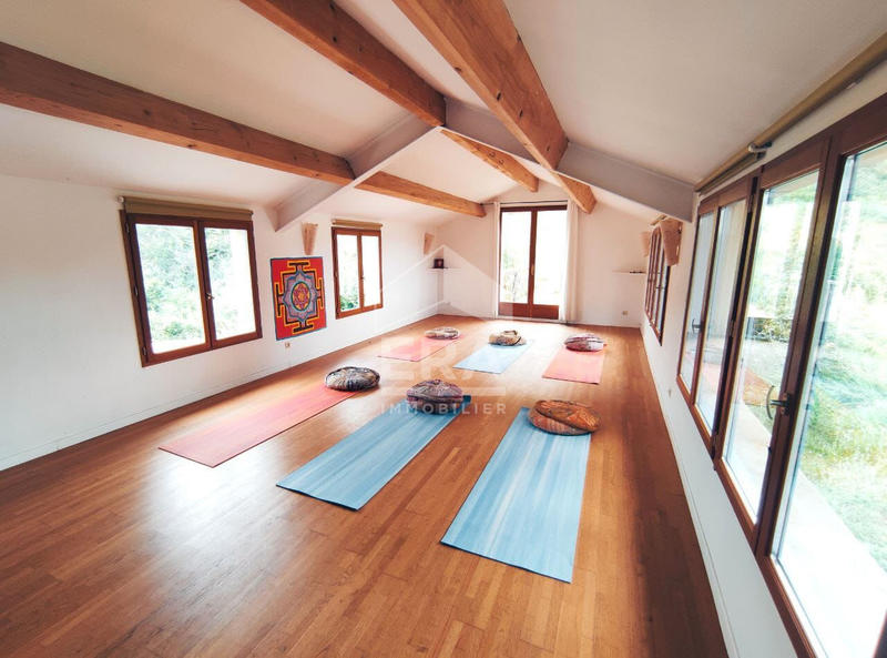 Maison - 213 m² - 9 pièces