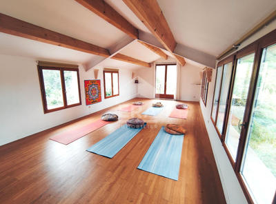 Maison - 213 m² - 9 pièces