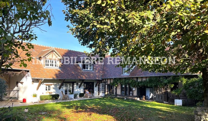 Demeure - 335 m² - 12 pièces