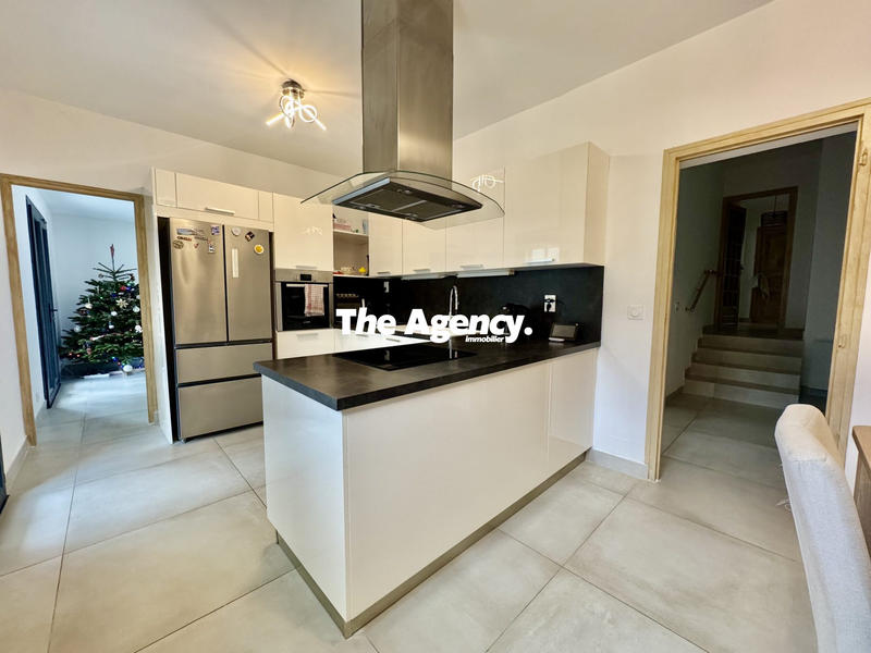 Villa - 203 m² - 9 pièces