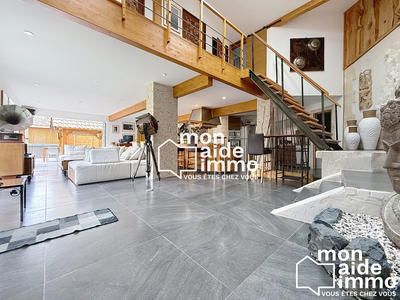 Maison - 220 m² - 6 pièces