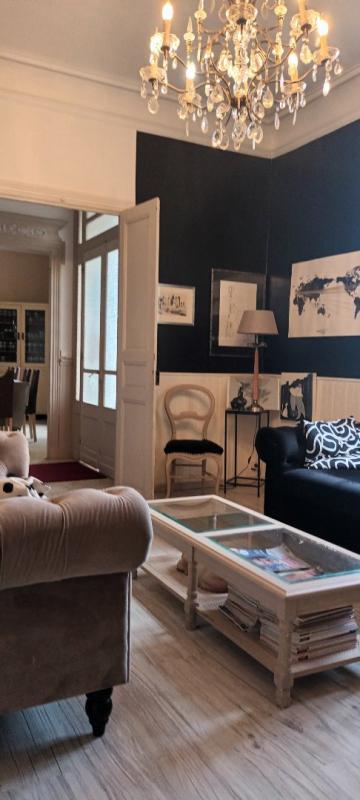 Maison - 315 m² - 12 pièces