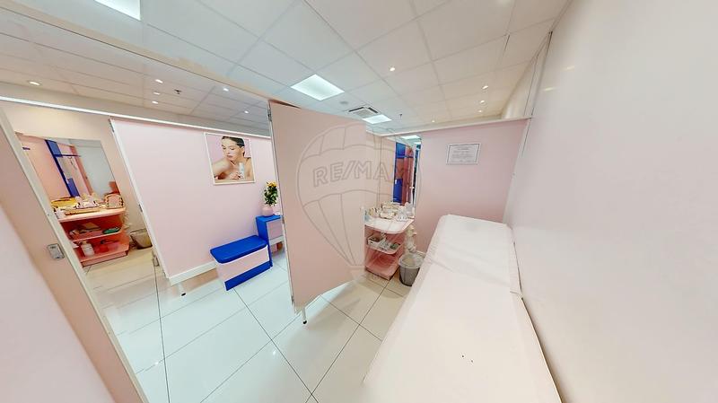 Local commercial - 104 m² - 6 pièces