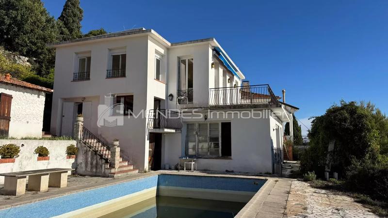 Villa - 597 m² - 11 pièces