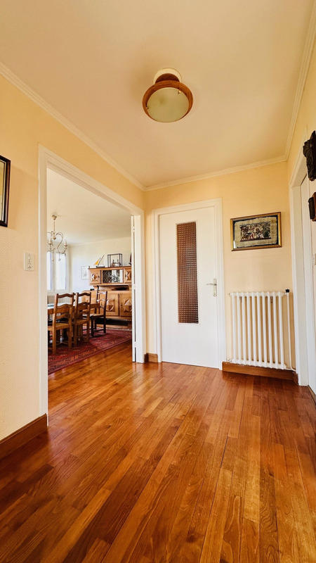 Maison - 220 m² - 11 pièces