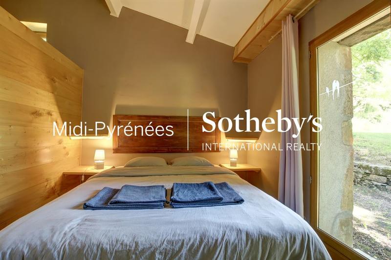 Château - 1 200 m² - 35 pièces