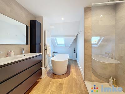 Maison - 250 m² - 5 pièces