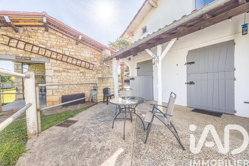 Maison - 265 m² - 8 pièces