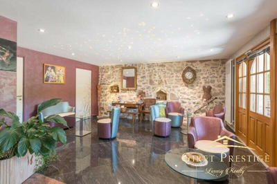 Propriété - 500 m² - 25 pièces