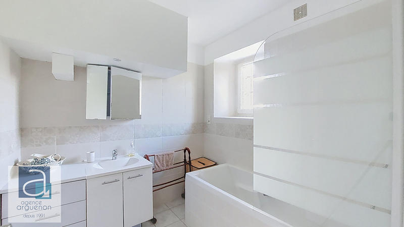 Maison - 241 m² - 7 pièces