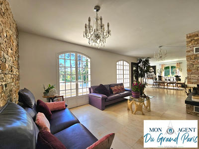 Maison - 250 m² - 8 pièces