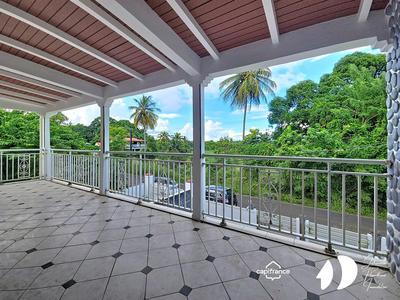 Appartement - 94 m² - 3 pièces