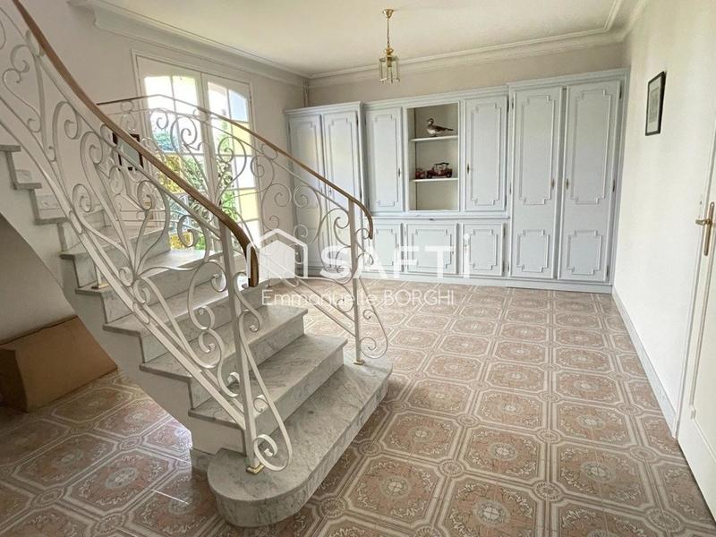 Maison - 192 m² - 9 pièces