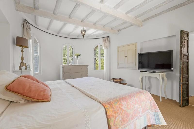 Maison - 451 m² - 15 pièces