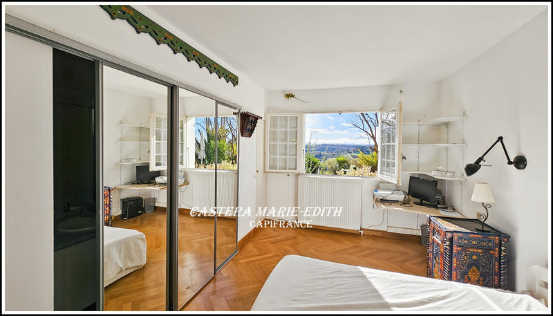 Maison - 322 m² - 9 pièces