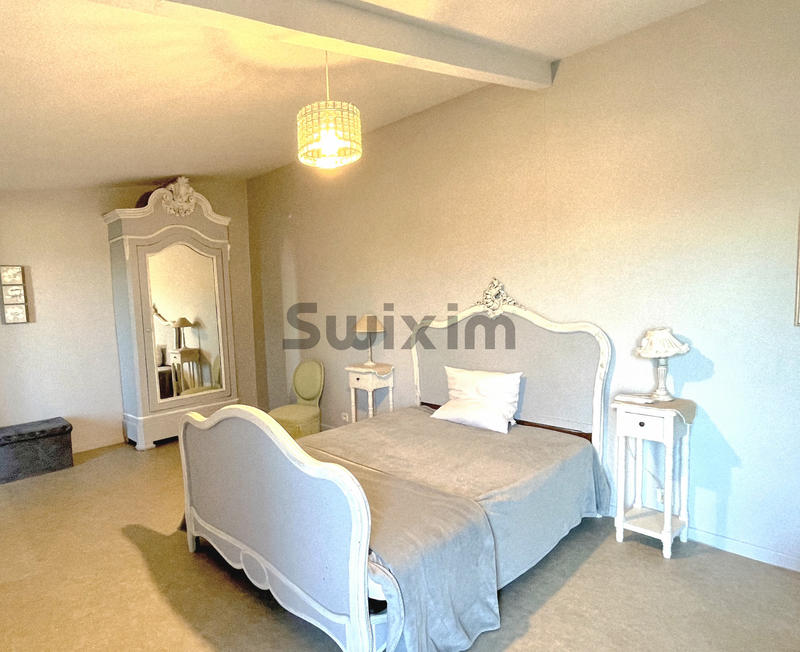 Mas - 233 m² - 8 pièces