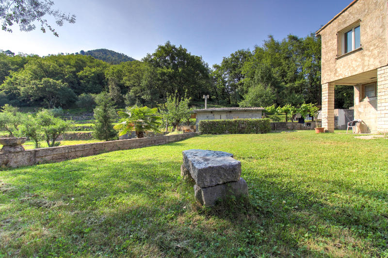 Maison - 270 m² - 8 pièces