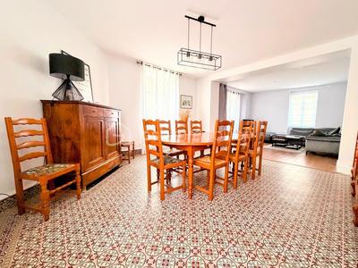 Maison - 289 m² - 12 pièces