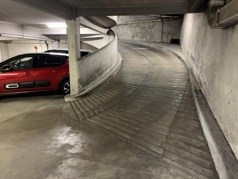 Parking / Garage - 18 m²